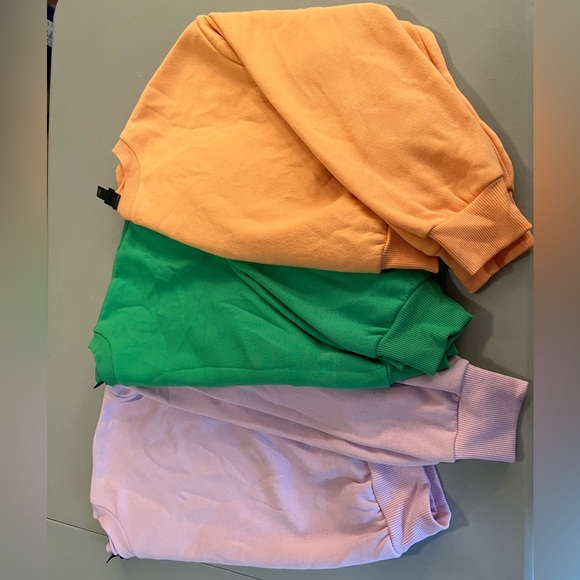 Set of cropped sweatshirts